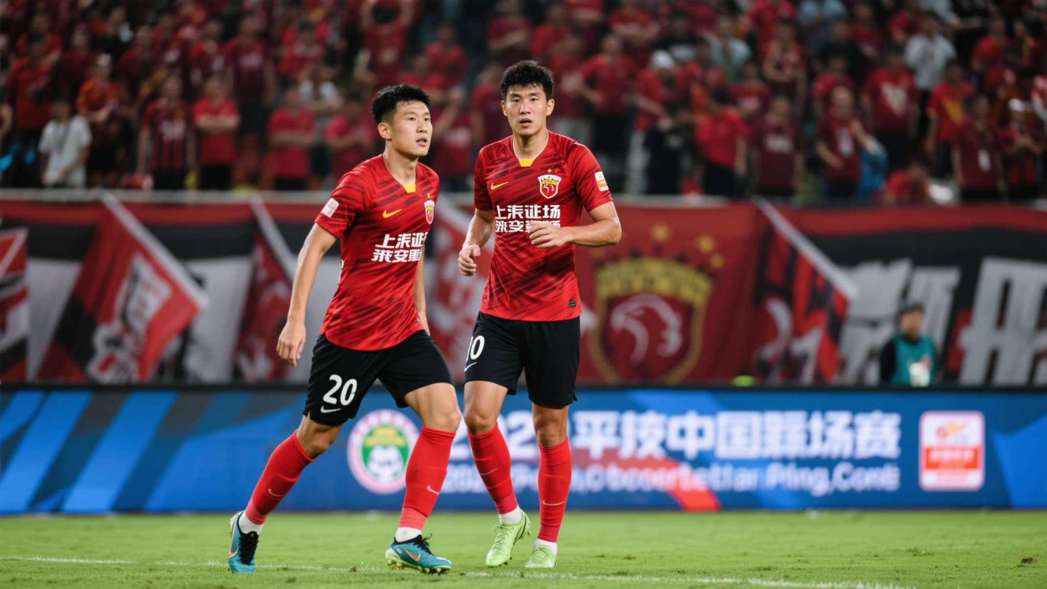 中超联赛的竞争格局日趋复杂，球队管理层在引援和留人问题上承受的压力越来越大，决策